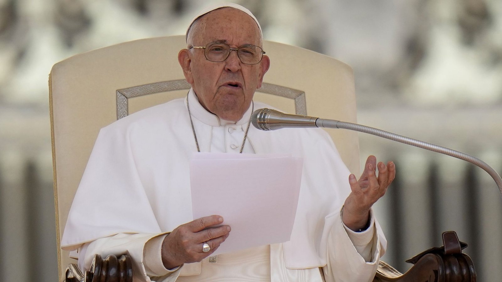 Papst Franziskus hat nach dem Tod des iranischen Präsidenten Ebrahim Raisi seine Anteilnahme übermittelt (Archivfoto).Foto: dpa/Alessandra Tarantino Papst Franziskus hat nach dem Tod des iranischen Präsidenten Ebrahim Raisi seine Anteilnahme übermittelt (Archivfoto).Foto: dpa/Alessandra Tarantino