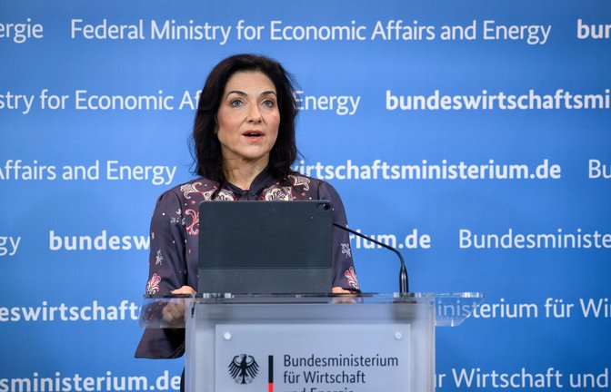 Katherina Reiche (CDU), Bundesministerin für Wirtschaft und Energie, äußert sich bei einer Pressekonferenz zur Freigabe von Ölreserven und zur Überprüfung von Spritpreisen.<span class='image-autor'>Foto: Bernd von Jutrczenka/dpa/Bernd von Jutrczenka</span>