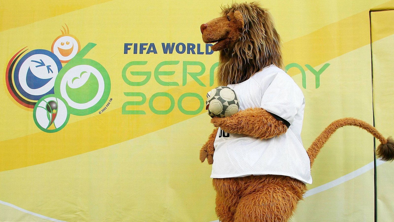 Unvergessen: Goleo, das Maskottchen der WM 2006 in Deutschland – auch deshalb, weil es keine Hose anhatte.Foto: Imago Unvergessen: Goleo, das Maskottchen der WM 2006 in Deutschland – auch deshalb, weil es keine Hose anhatte.Foto: Imago