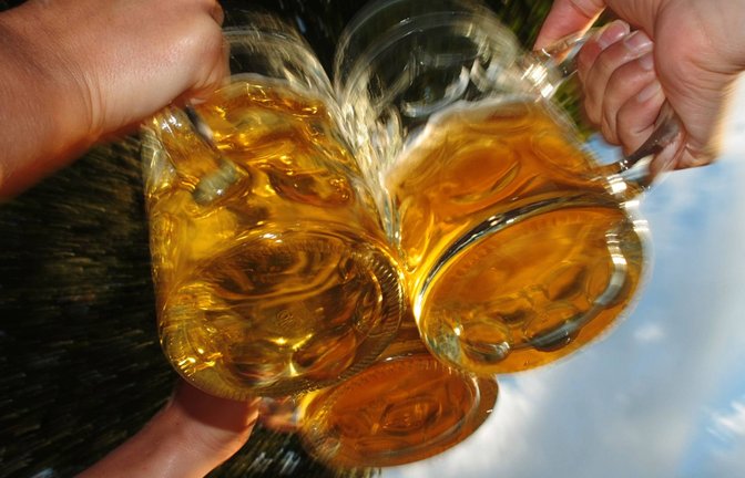 Der Deutsche Brauer-Bund erwartet nach einem historischen Absatzrückgang ein weiteres schwieriges Jahr für die Bierhersteller (Symbolfoto).<span class='image-autor'>Foto: imago stock&people/imago stock&people</span>