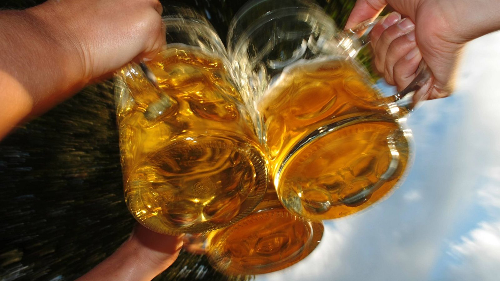 Der Deutsche Brauer-Bund erwartet nach einem historischen Absatzrückgang ein weiteres schwieriges Jahr für die Bierhersteller (Symbolfoto).Foto: imago stock&people/imago stock&people