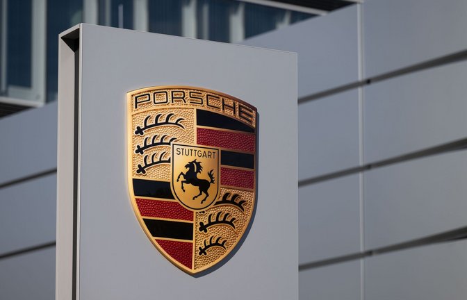 Das Porsche-Zentrum in Stuttgart - heute bringt der Volkswagen-Konzern seine Sportwagentochter Porsche AG an die Börse.<span class='image-autor'>Foto: Marijan Murat/dpa</span>