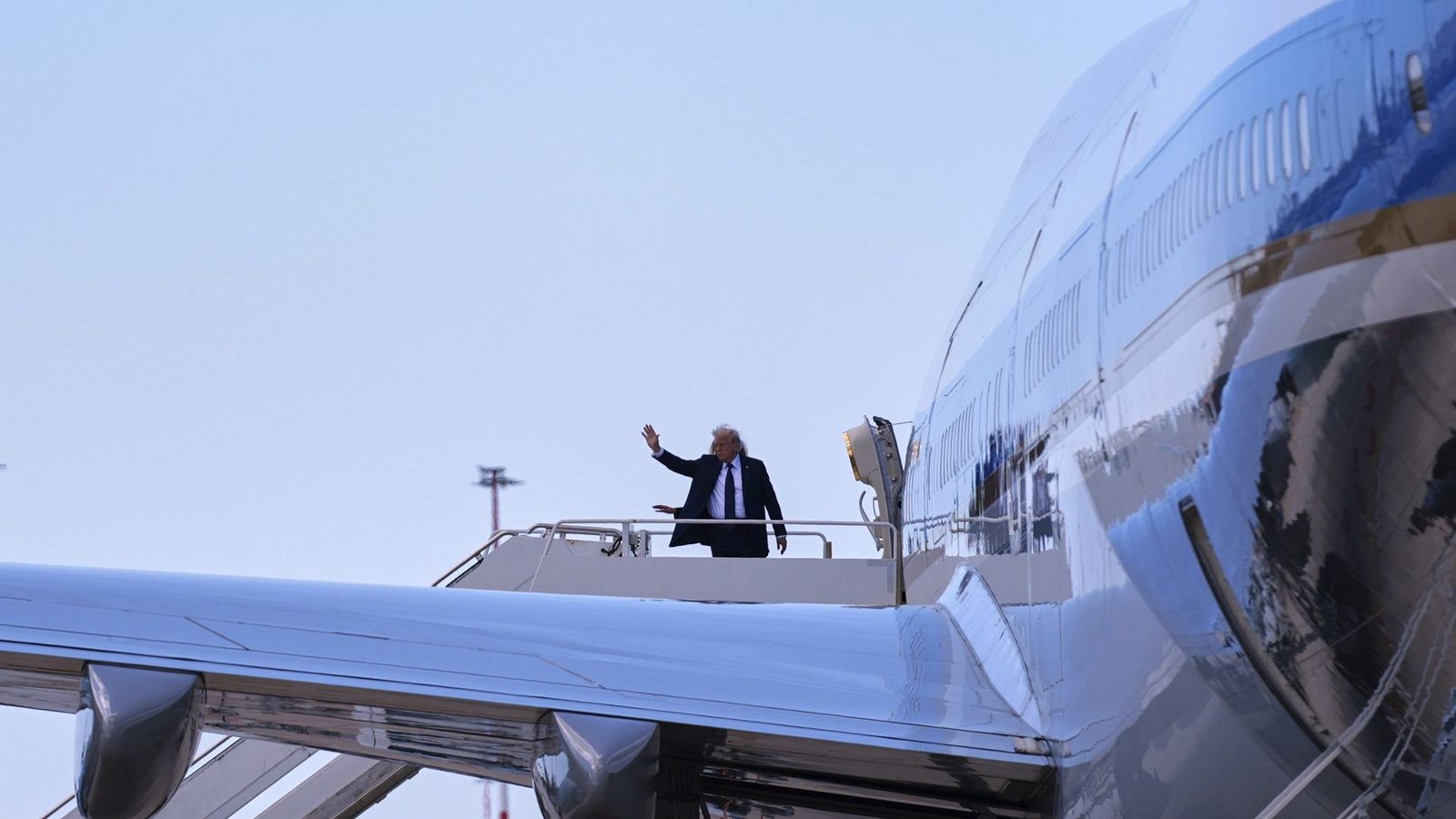 US-Präsident Donald Trump könnte eine Air Force One geschenkt bekommen.Foto: Evan Vucci/AP/dpa US-Präsident Donald Trump könnte eine Air Force One geschenkt bekommen.Foto: Evan Vucci/AP/dpa