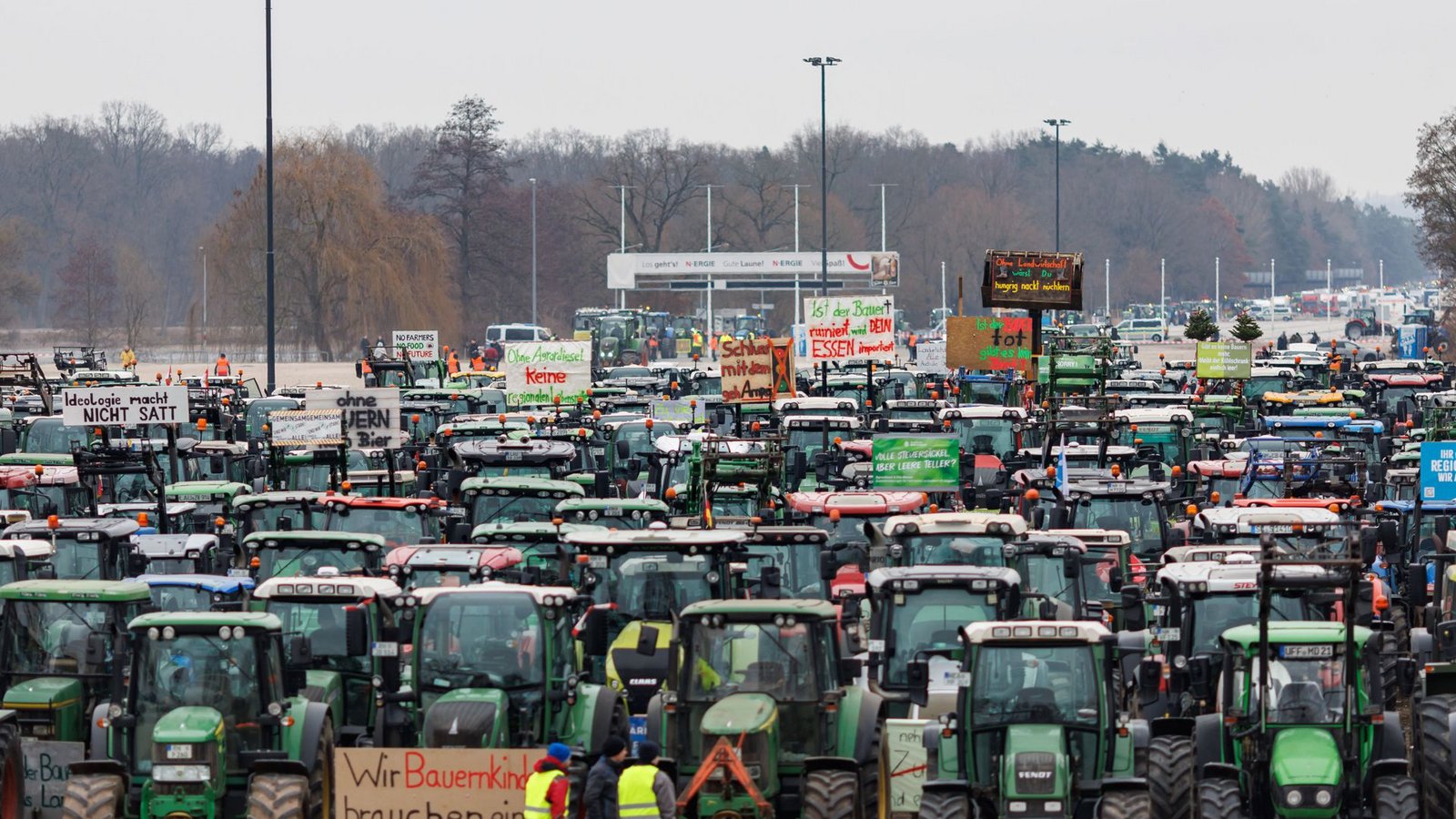 Bauernproteste in NürnbergFoto: dpa/Daniel Karmann Bauernproteste in NürnbergFoto: dpa/Daniel Karmann