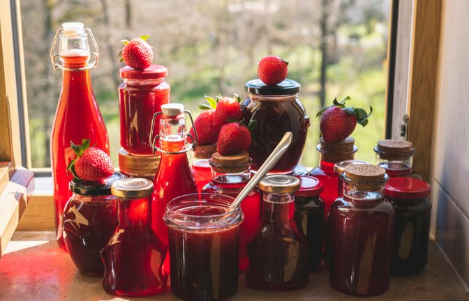 Erdbeeren haltbar machen und verwerten - zum Beispiel als Sirup und Marmelade<span class='image-autor'>Foto: YesPhotographers/Shutterstock</span>