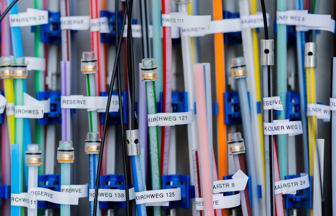 Der Bau von Glasfaserleitungen kann von wenigen Wochen bis zu mehr als einem Jahr dauern. (Archivbild)<span class='image-autor'>Foto: Rolf Vennenbernd/dpa</span>