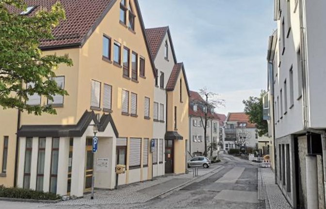 Die Schlossstraße in Sersheim erhält von der Einmündung am Schlösslesbrunnen bis hinunter zum Dorfgraben ein neues Gesicht.  Foto: Glemser