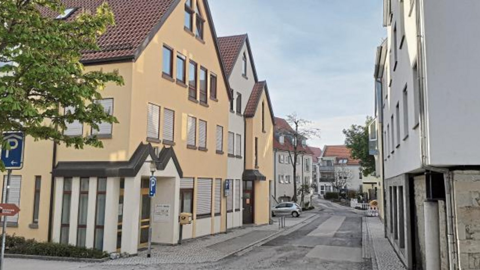 Die Schlossstraße in Sersheim erhält von der Einmündung am Schlösslesbrunnen bis hinunter zum Dorfgraben ein neues Gesicht. Foto: Glemser Die Schlossstraße in Sersheim erhält von der Einmündung am Schlösslesbrunnen bis hinunter zum Dorfgraben ein neues Gesicht. Foto: Glemser