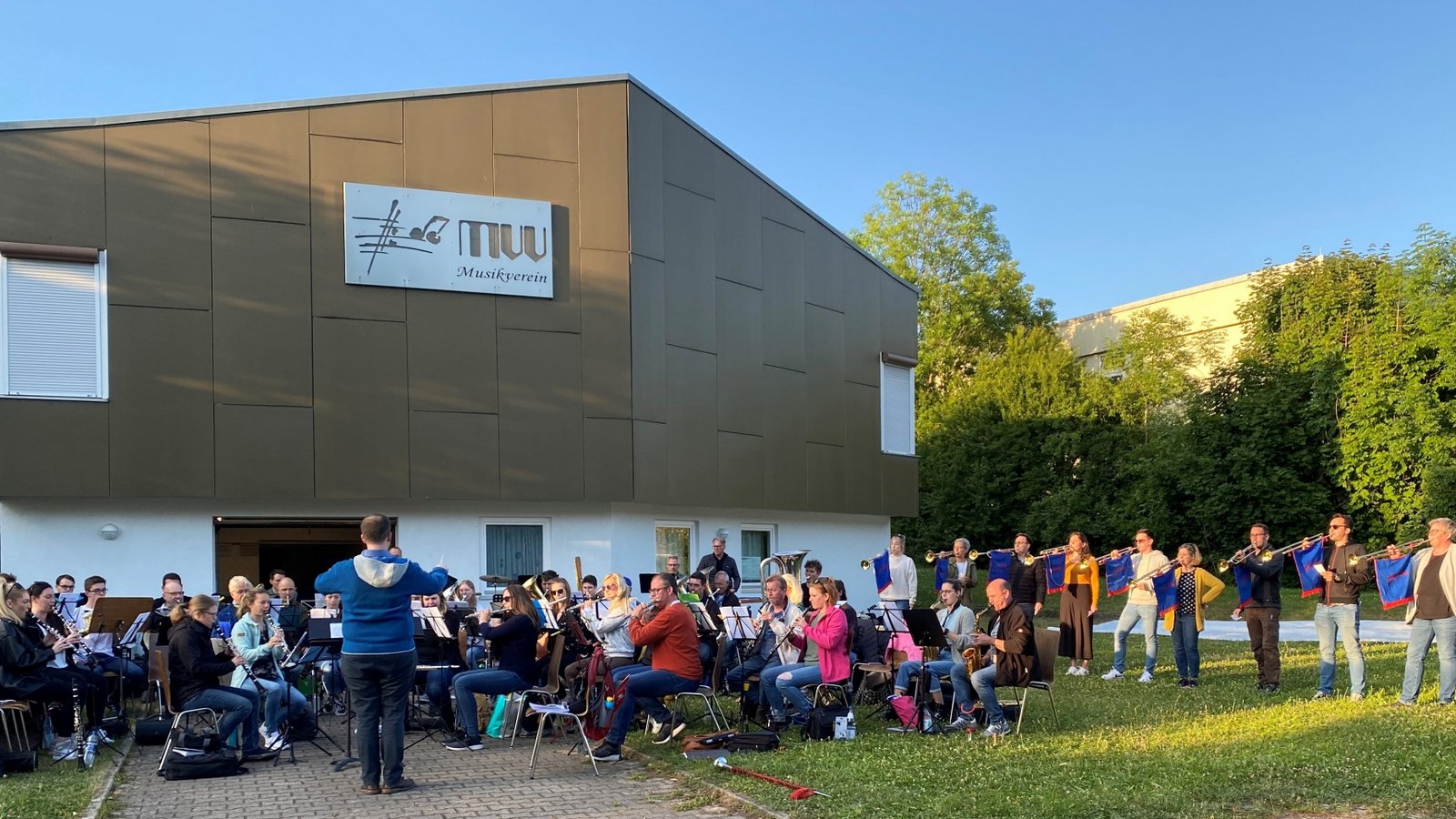 Generalprobe für das Platzkonzert des Großen Blasorchesters vor dem MVV-Pavillon: Der Musikverein Vaihingen bestreitet das große Platzkonzert zum Maientag auf dem Vaihinger Marktplatz am Sonntag (5. Juni) um 18 Uhr. Mehr zum Maientag in unserer heutigen Ausgabe auf zwei Seiten. Foto: p