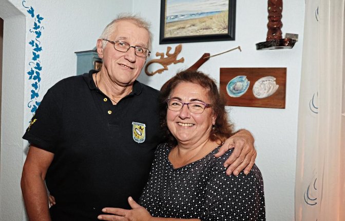 Geburtstagskind Michael Beckert freut sich mit seiner Frau Petra stets ganz besonders auf den Heiligen Abend.  Foto: Gergen