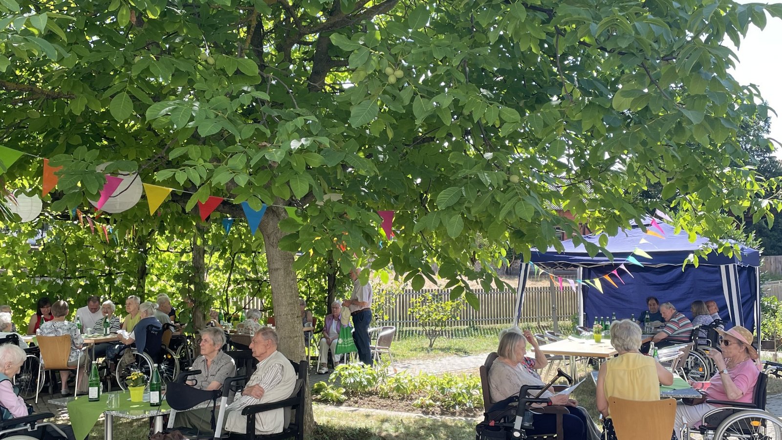 Sommerfest im Garten im Pflegeheim in Hochdorf.  Foto: Dohrmann