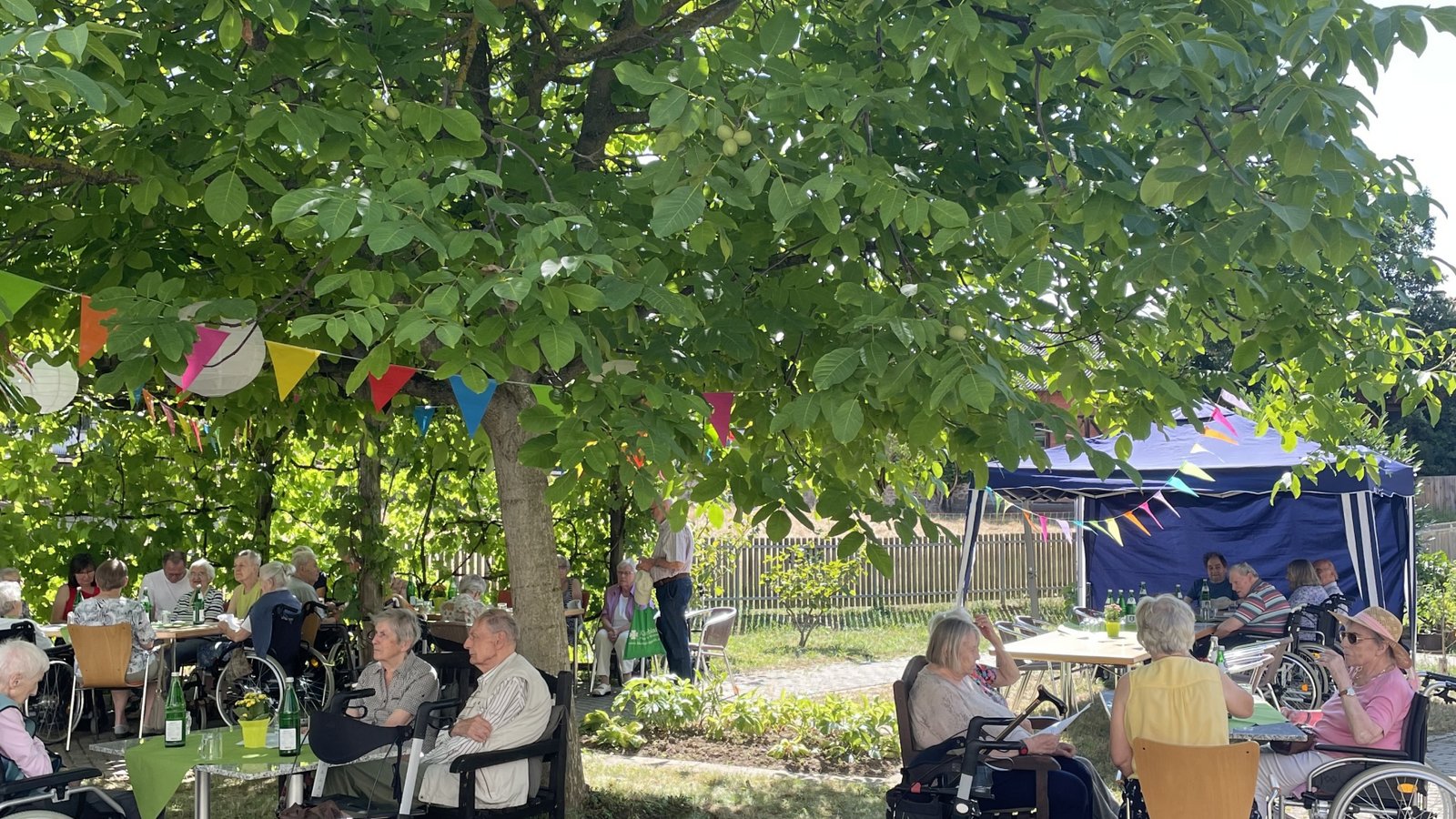 Sommerfest im Garten im Pflegeheim in Hochdorf. Foto: Dohrmann Sommerfest im Garten im Pflegeheim in Hochdorf. Foto: Dohrmann