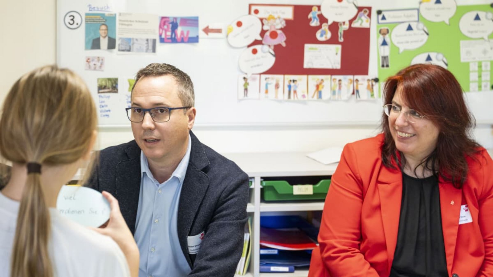 Staatssekretär Andreas Deuschle und GEW-Vorsitzende Monika Stein zu Besuch in der Rudolf-Leski-SchuleDavid Matthiessen Staatssekretär Andreas Deuschle und GEW-Vorsitzende Monika Stein zu Besuch in der Rudolf-Leski-SchuleDavid Matthiessen