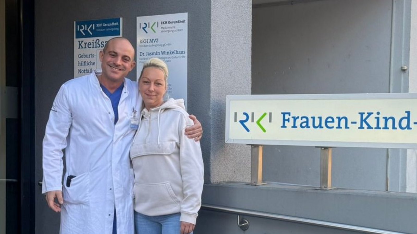 Sabrina F. freut sich sehr über die erfolgreiche Operation durch Prof. Berlit und zurückgewonnene Lebensqualität. Foto: RKH Gesundheit
