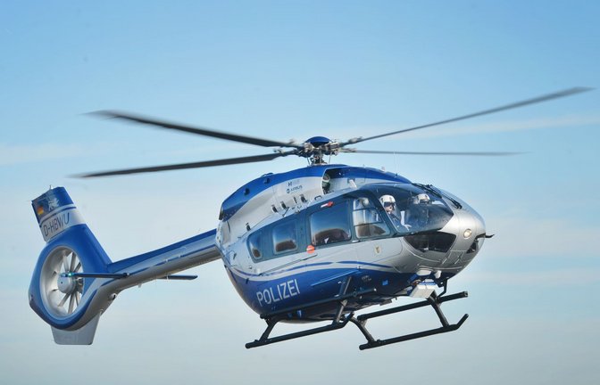 Auch ein Helikopter kam bei der Suche zum Einsatz. (Symbolbild)<span class='image-autor'>Foto: dpa/Franziska Kraufmann</span>