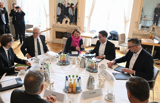 Das erste Gespräch über eine Bildungsallianz war  konstruktiv. Dennoch lässt  die Fortsetzung  auf sich warten.<span class='image-autor'>Foto: dpa/Bernd Weißbrod</span>
