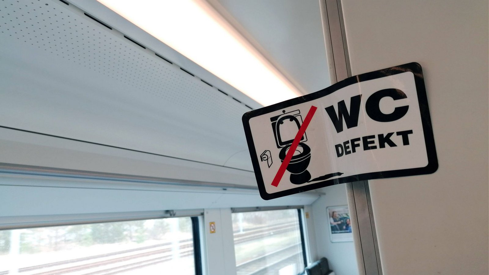 Gewohntes Bild: eine defekte Zugtoilette, die gesperrt ist.Foto: IMAGO//Sabine Gudath