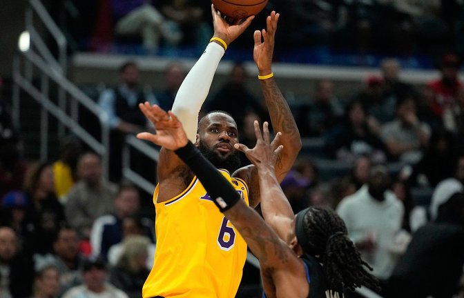 Superstar LeBron James steuerte zum Sieg bei den San Antonio Spurs 21 Punkte, acht Rebounds und fünf Assists bei.<span class='image-autor'>Foto: Mark J. Terrill/AP/dpa</span>