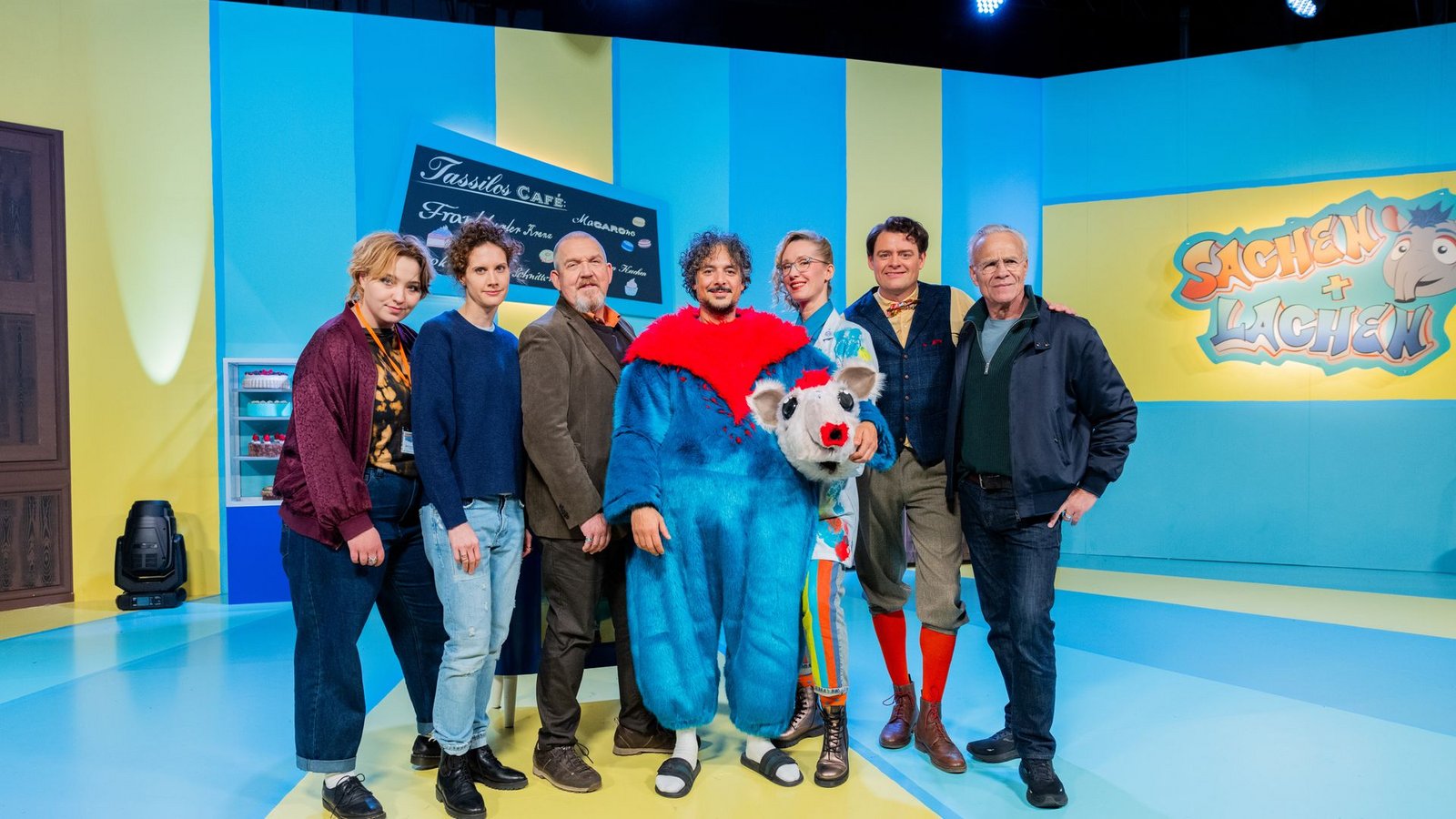 Schnell zeigt sich, dass es im Team der Sendung knirscht, sobald die Kamera aus ist.Foto: Rolf Vennenbernd/dpa