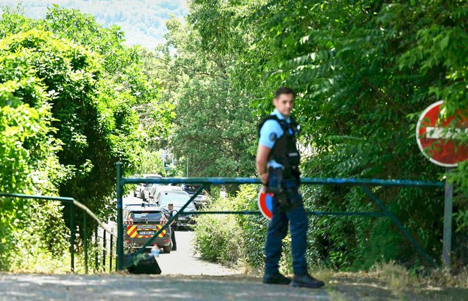 Polizisten riegeln den Tatort in der Provence ab.<span class='image-autor'>Foto: AFP/Gabriel Bouys</span>