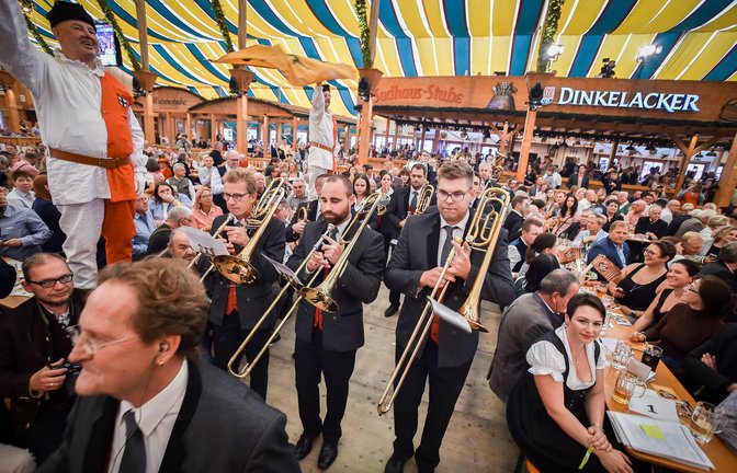 Das Coronavirus feiert bei Volksfesten mit (hier der Cannstatter Wasen in Stuttgart).<span class='image-autor'>Foto: Lichtgut/Ferdinando Iannone</span>