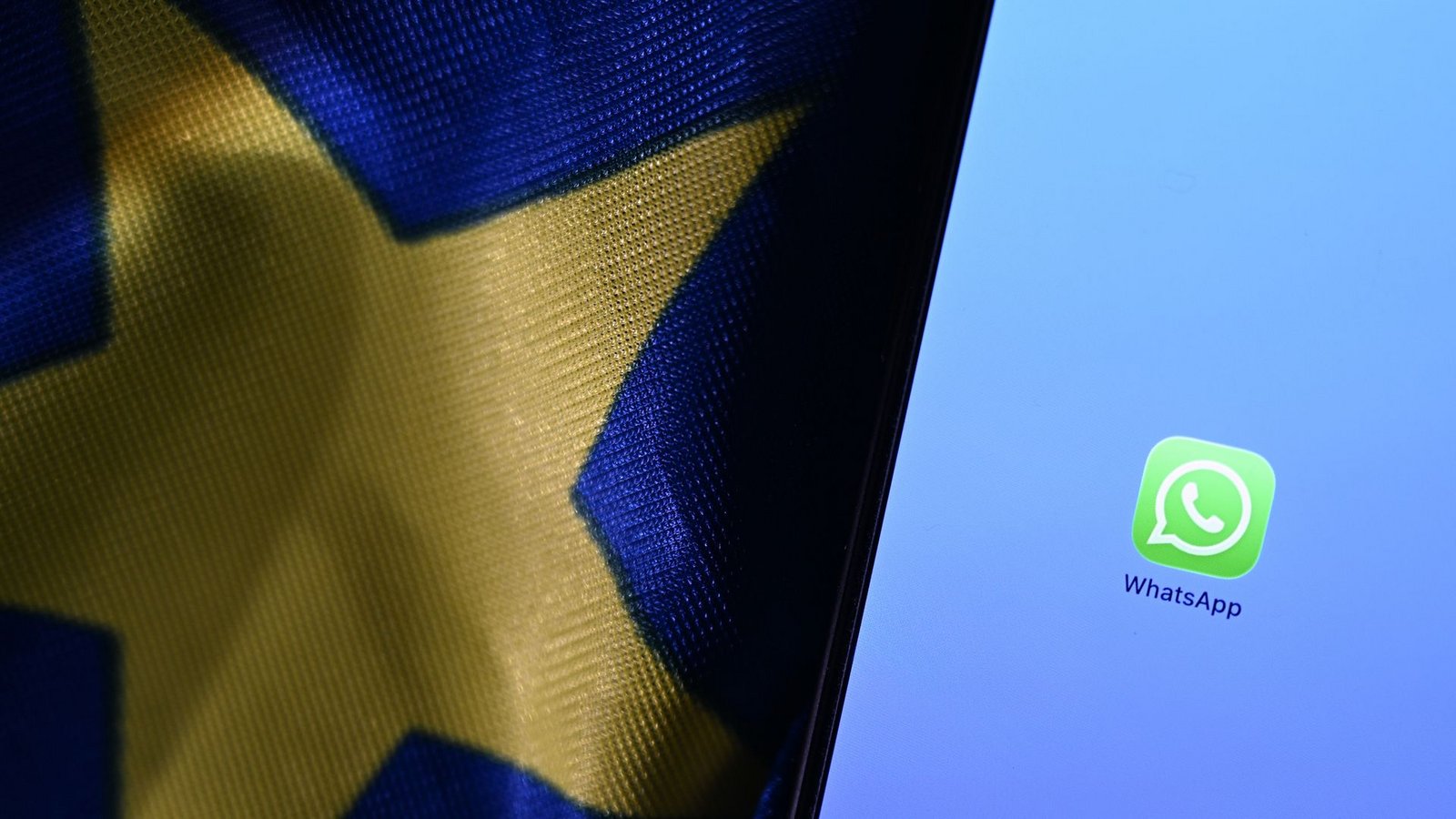 Die EU-Kommission nimmt WhatsApp genau ins Visier. (Symbolbild)Foto: Markus Lenhardt/dpa