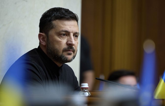 Der ukrainische Präsident Wolodymyr Selenskyj berichtet von geplanten Gesprächen mit Russland am Mittwoch.<span class='image-autor'>Foto: Vadym Sarakhan/AP/dpa/Vadym Sarakhan</span>