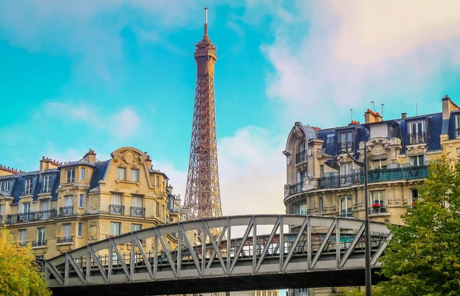 Eiffelturm in Paris. Ein Angreifer hat am Freitagnachmittag in der Pariser Métro drei Frauen mit einer Stichwaffe verletzt. (Symbolfoto)<span class='image-autor'>Foto: IMAGO/YAY Images/IMAGO</span>