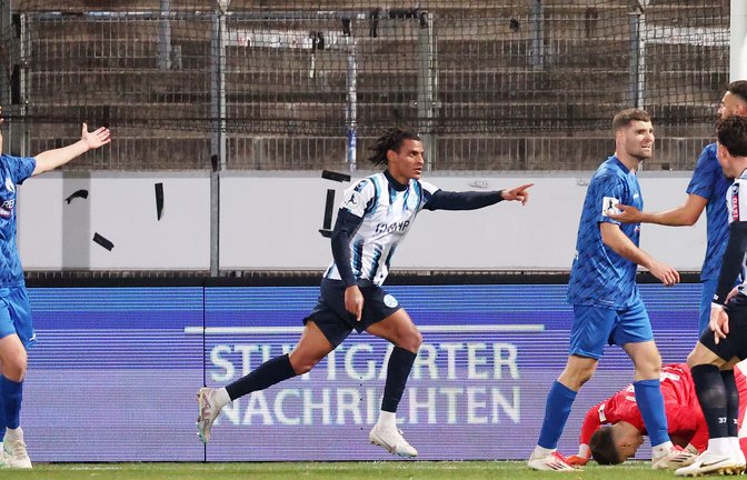 Melkamu Frauendorf bejubelt sein Tor für die Kickers beim 3:1 im WFV-Pokal-Viertelfinale  gegen Freiberg – für das Ligaspiel ist sein Einsatz fraglich.<span class='image-autor'>Foto: Baumann/Alexander Keppler</span>