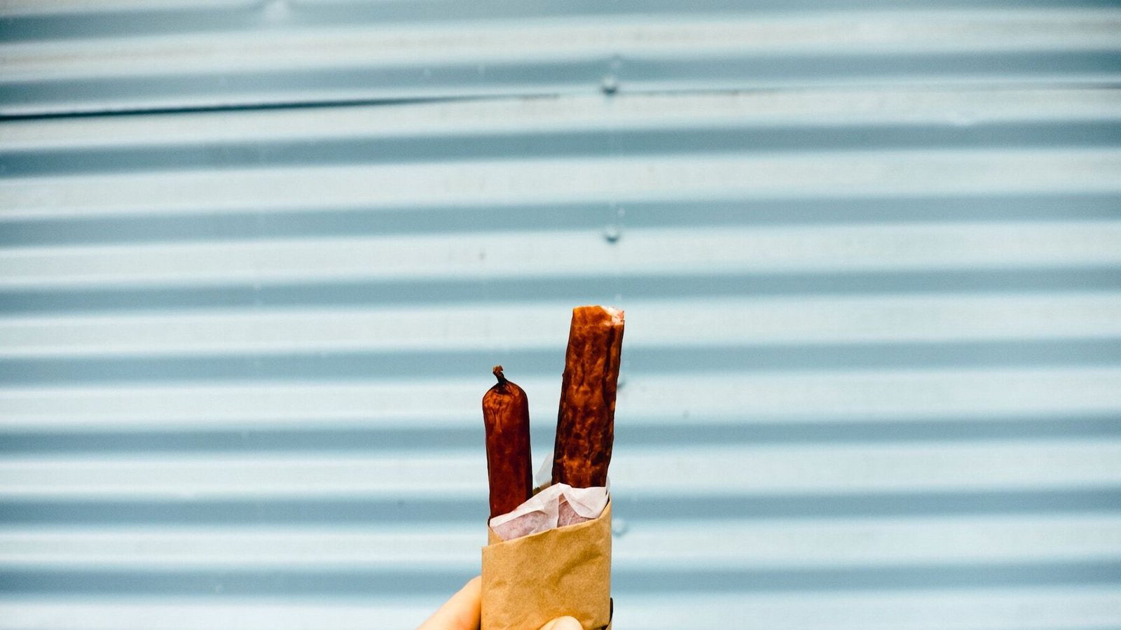 Zwei Würstchen pro Woche - das wäre nach den Empfehlungen der DGE schon zu viel.Foto: Unsplash Zwei Würstchen pro Woche - das wäre nach den Empfehlungen der DGE schon zu viel.Foto: Unsplash