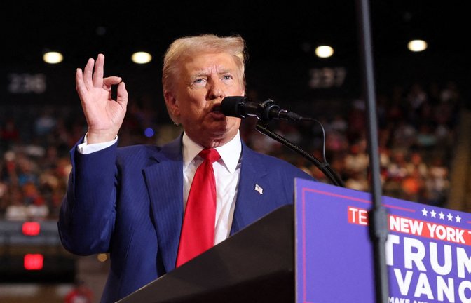 Bei seinem einen ersten Wahlkampfauftritt seit dem mutmaßlichen Attentatsversuch, zeigte sich Trump gewohnt angriffslustig.<span class='image-autor'>Foto: Getty Images via AFP/SPENCER PLATT</span>