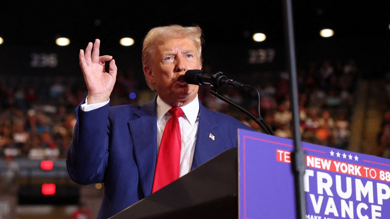 Bei seinem einen ersten Wahlkampfauftritt seit dem mutmaßlichen Attentatsversuch, zeigte sich Trump gewohnt angriffslustig.Foto: Getty Images via AFP/SPENCER PLATT Bei seinem einen ersten Wahlkampfauftritt seit dem mutmaßlichen Attentatsversuch, zeigte sich Trump gewohnt angriffslustig.Foto: Getty Images via AFP/SPENCER PLATT