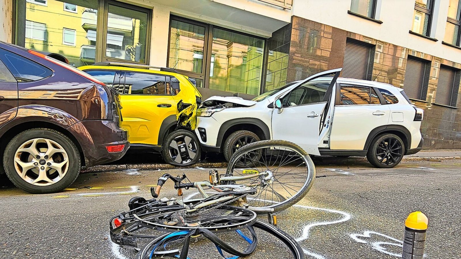 Eine Radfahrerin ist bei dem Unfall schwer verletzt worden.Foto: Rosar/Fotoagentur Stuttgart