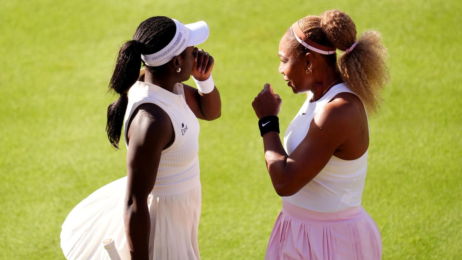Doppelpartnerin Victoria Mboko (l) ist 25 Jahre jünger als Serena Williams (r).Foto: Adam Davy/PA Wire/dpa Doppelpartnerin Victoria Mboko (l) ist 25 Jahre jünger als Serena Williams (r).Foto: Adam Davy/PA Wire/dpa
