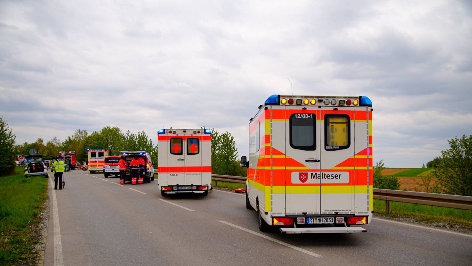 Einsatzkräfte versorgten die Verletzten.Foto: 7aktuell.de/7aktuell.de Einsatzkräfte versorgten die Verletzten.Foto: 7aktuell.de/7aktuell.de