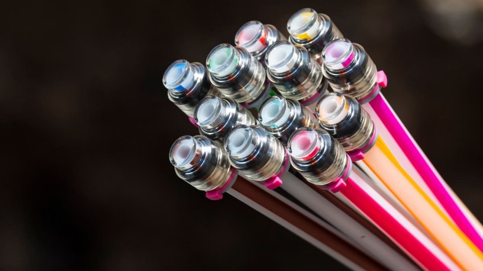 Glasfaser-Kabel: Baden-Württemberg verbummelt den Internet-Ausbau - und liegt im Ländervergleich auf dem vorletzten Platz.Matthias Rietschel/dpa Glasfaser-Kabel: Baden-Württemberg verbummelt den Internet-Ausbau - und liegt im Ländervergleich auf dem vorletzten Platz.Matthias Rietschel/dpa