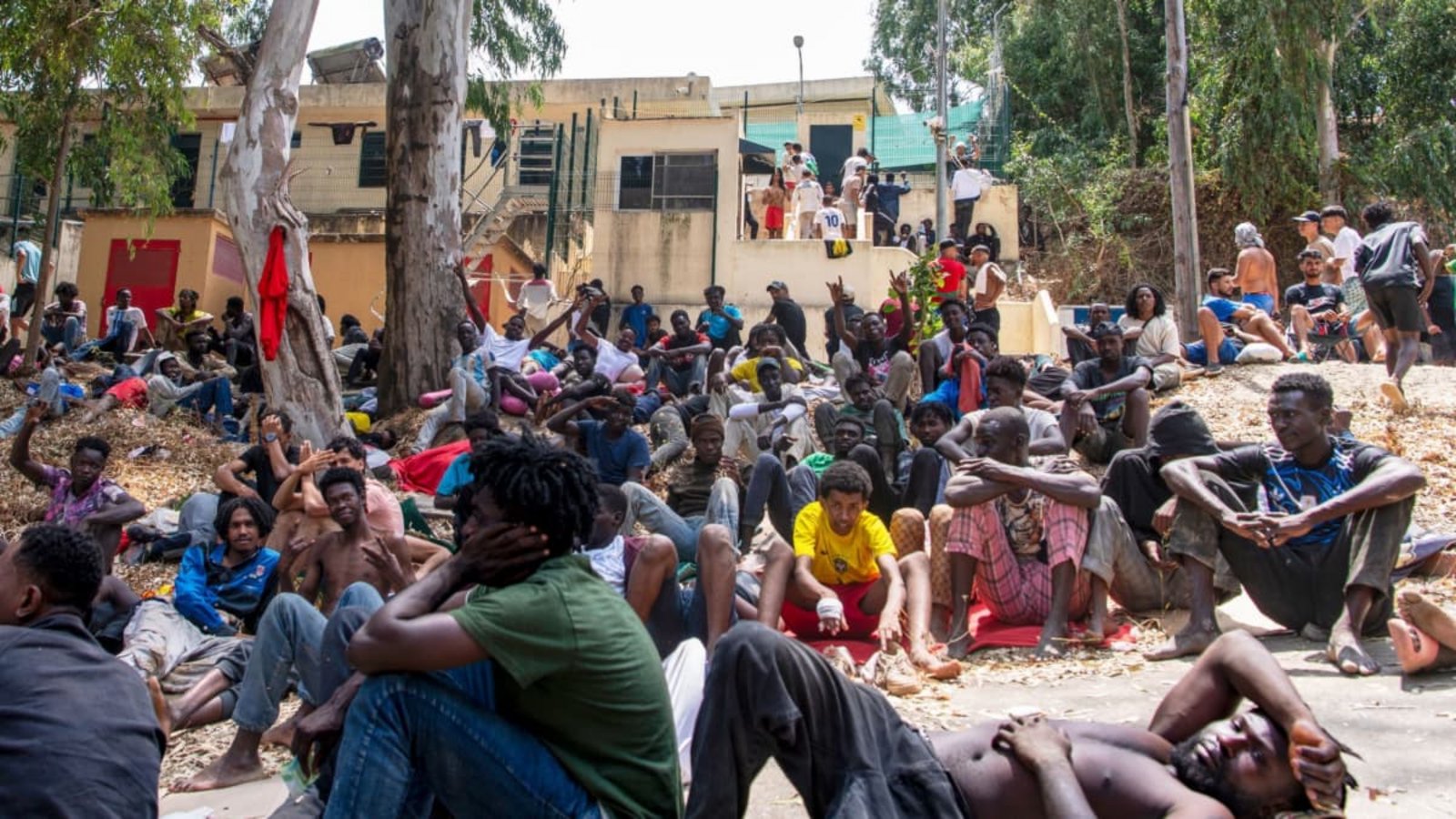 Auf EU-Boden: Migranten sind irregulär von Marokko aus in die spanische Exklave Ceuta eingereist.Antonio Sempere/AP/dpa Auf EU-Boden: Migranten sind irregulär von Marokko aus in die spanische Exklave Ceuta eingereist.Antonio Sempere/AP/dpa