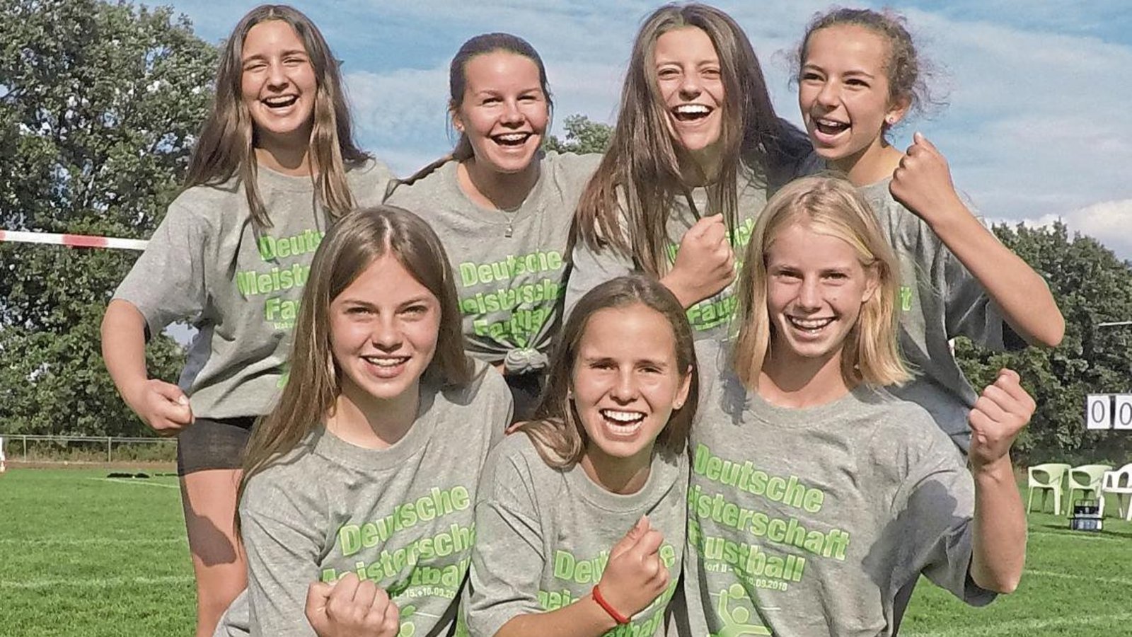 Die erfolgreiche U-14-Faustballmannschaft des TV Vaihingen bei der Feld-DM: (hinten von links) Lisa Knodel, Nina Irmer, Klara Kilpper und Leoni Modenese sowie (vorne von links) Ricarda Stübbe, Eva Winkler und Finnja Röhm. Foto: privat Die erfolgreiche U-14-Faustballmannschaft des TV Vaihingen bei der Feld-DM: (hinten von links) Lisa Knodel, Nina Irmer, Klara Kilpper und Leoni Modenese sowie (vorne von links) Ricarda Stübbe, Eva Winkler und Finnja Röhm. Foto: privat