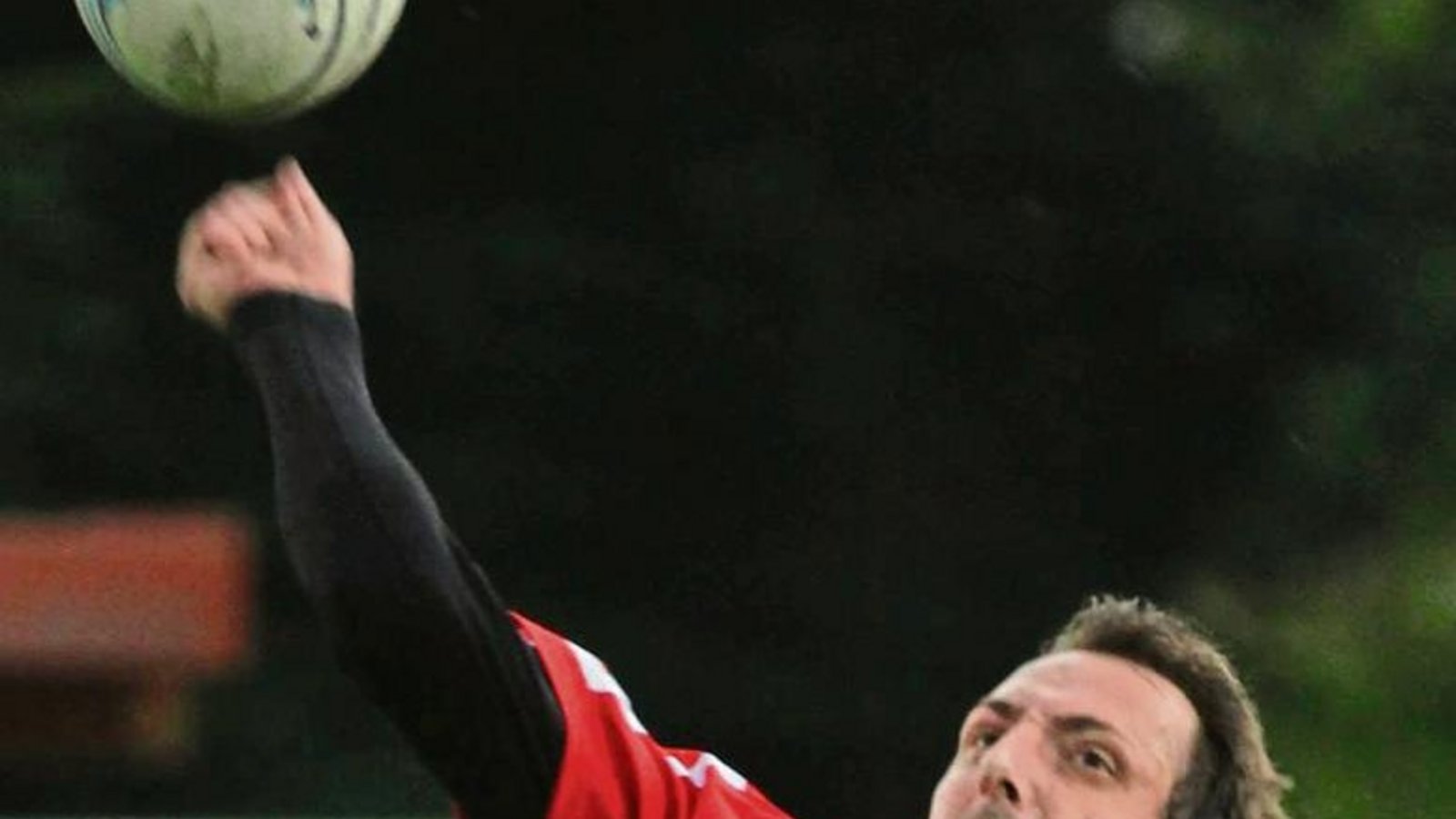 Marc Krüger steht mit dem TV Vaihingen in der Pflicht. Wollen die Faustballer die 1. Bundesliga Süd halten, müssen sie zumindest in Segnitz am Sonntag gewinnen. Foto: Nachreiner