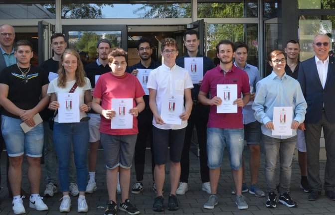 Auszeichnung der besten Absolventinnen und Absolventen.  <span class='image-autor'>Foto: p</span>
