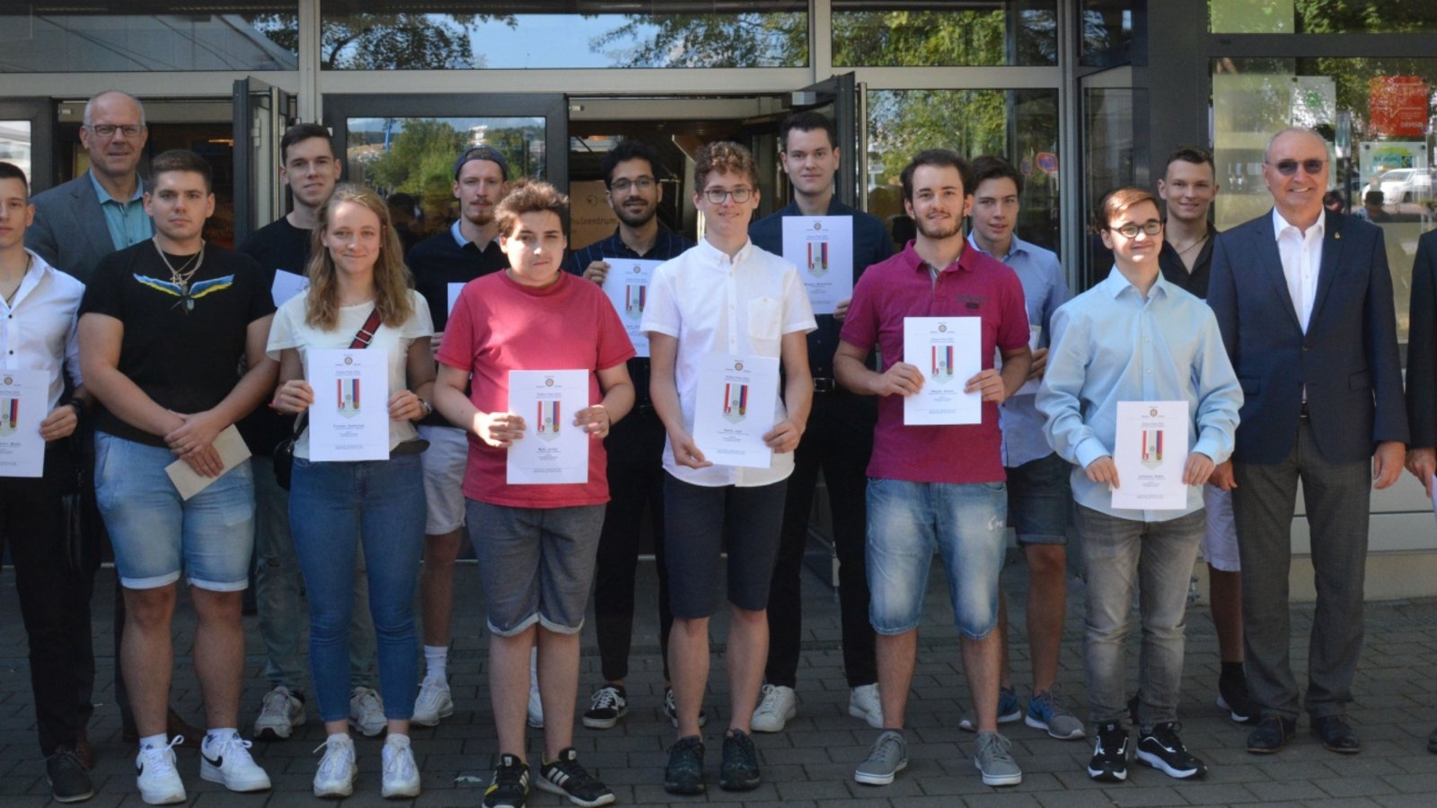 Auszeichnung der besten Absolventinnen und Absolventen. Foto: p Auszeichnung der besten Absolventinnen und Absolventen. Foto: p