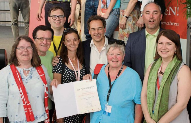 Freude bei den Mitgliedern des Kichengemeinderats Nussdorf über den Anerkennungspreis.  Foto: p