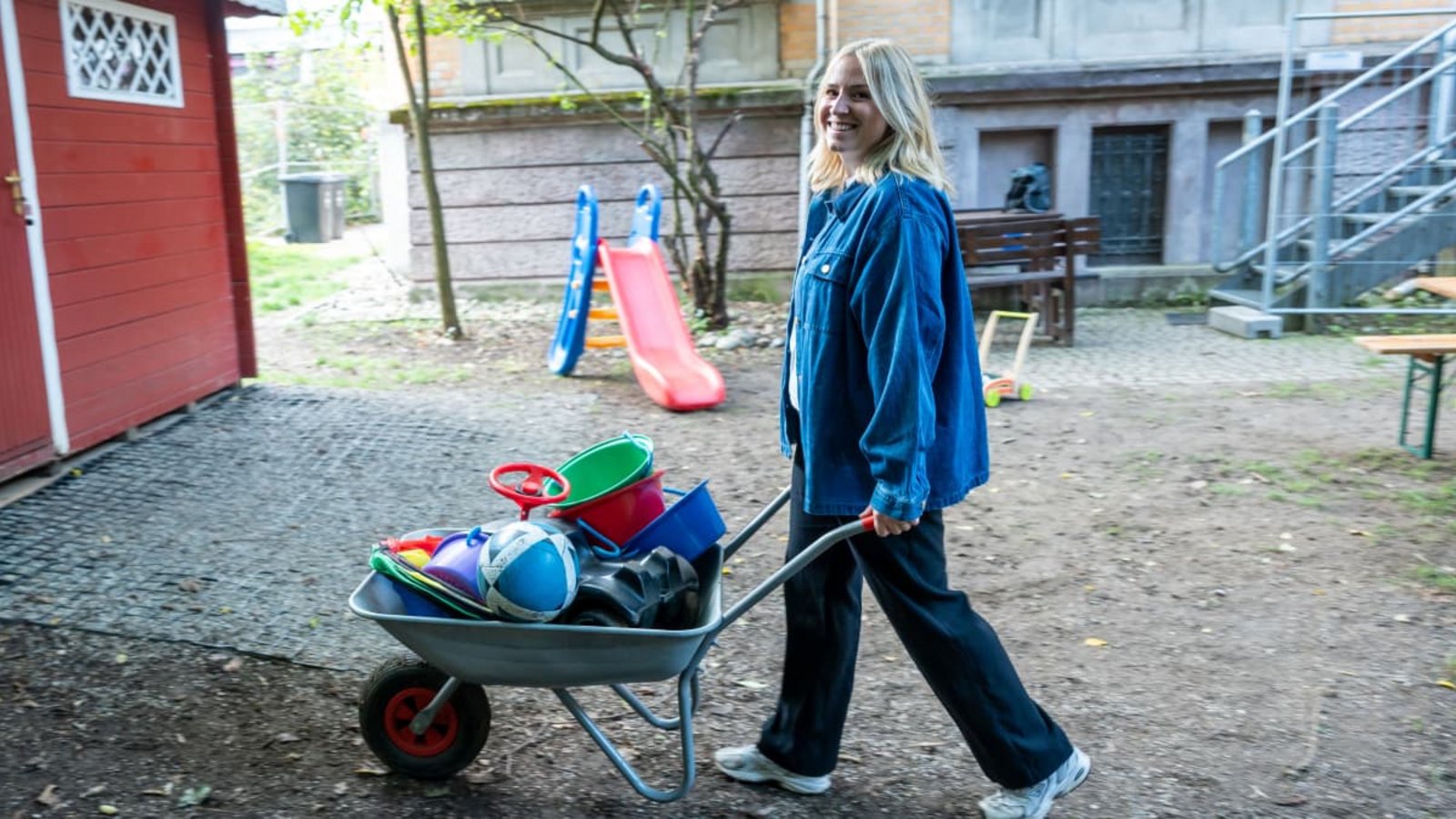Haus der Familie in Göppingen: Nina Tom bereitet im Garten der Villa Butz den freien Familientreff vor.Giacinto Carlucci Haus der Familie in Göppingen: Nina Tom bereitet im Garten der Villa Butz den freien Familientreff vor.Giacinto Carlucci