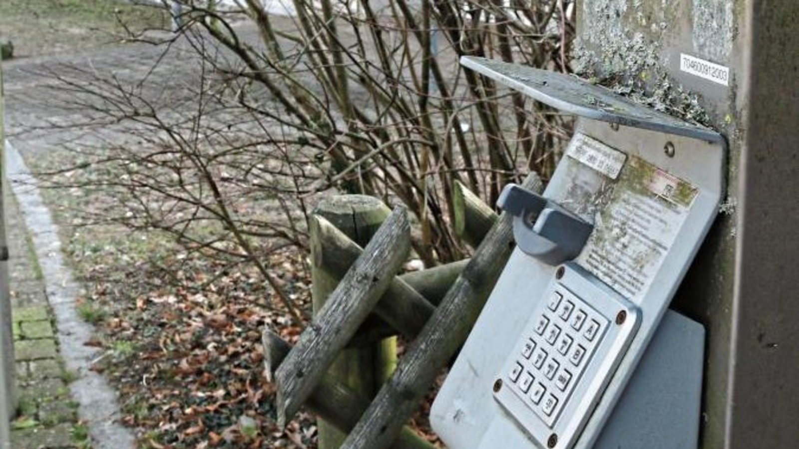 Gewiss keine Verbindung – gesehen in Ochsenbach. Foto: Bögel