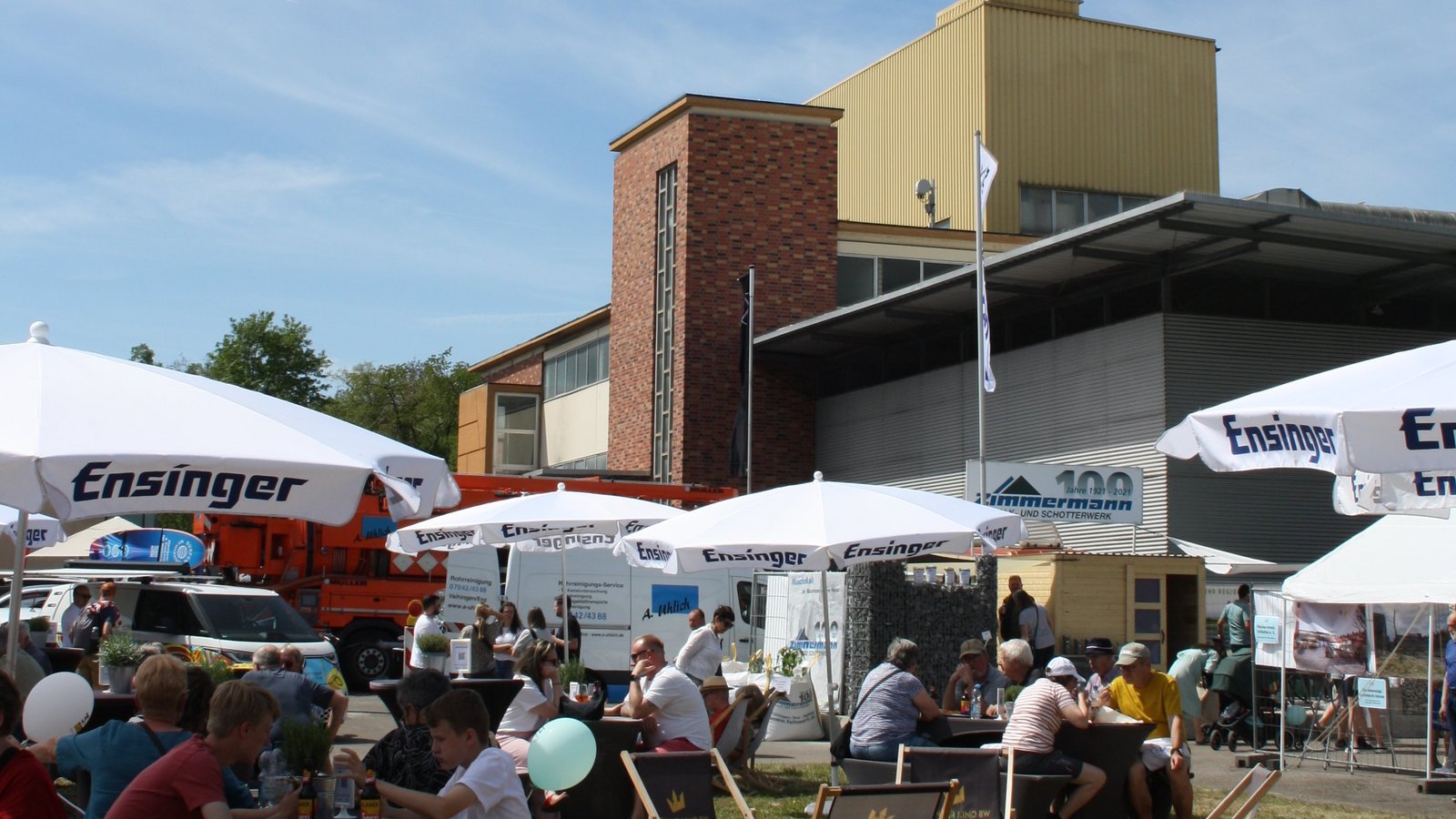 Für eine Stärkung zwischen den Standbesuchen sorgen zahlreiche Gastronomiebetriebe. Fotos: Mross