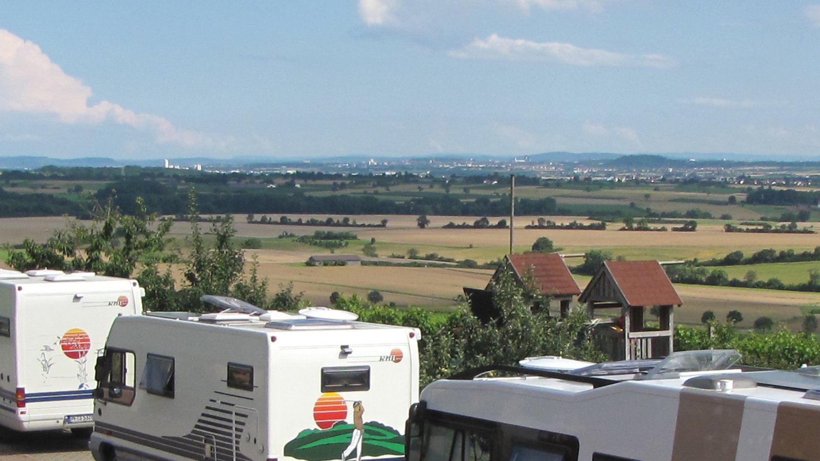Stellplätze mit Ausblick finden Wohnmobil-Touristen beispielsweise am Panoramaweingut in Hohenhaslach. Foto: Baumgärtner Stellplätze mit Ausblick finden Wohnmobil-Touristen beispielsweise am Panoramaweingut in Hohenhaslach. Foto: Baumgärtner