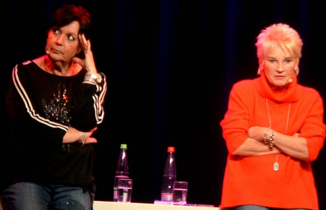 Schlagfertig wie eh und je: Petra Binder (links) und Doris Reichenauer.  <span class='image-autor'>Foto: Stahlfeld</span>