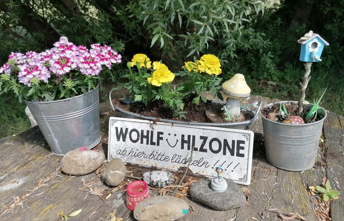 Wenn das mal keine nette Aufforderung ist: Die „Wohlfühlzone“ bei Tiefenbronn möchte schlechte Laune vertreiben.  <span class='image-autor'>Foto: Banholzer</span>