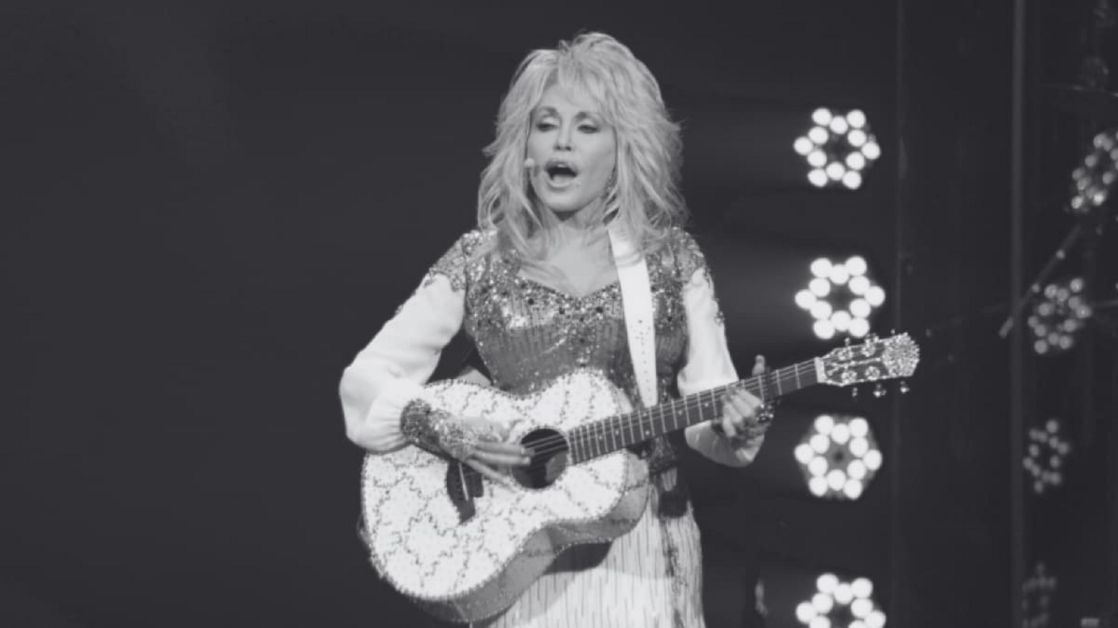 Dolly Parton ist tot. Die Country-Ikone, bekannt für Hits wie „Jolene“ und „I Will Always Love You“, starb im Alter von 80 Jahren.IMAGO / Future Image