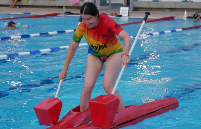 Kein biblisches Wunder, sondern den Kajakschuhen geschuldet: Bei der Sindelfinger Stadtwerke Teamchallenge liefen die Teilnehmer sogar übers Wasser.<span class='image-autor'>Harald Rommel</span>
